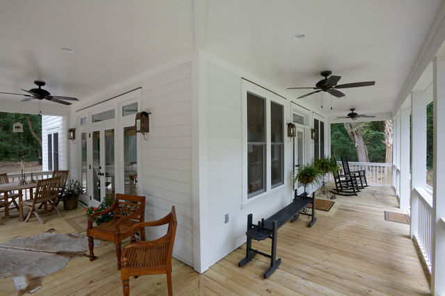 The porch boasts a spacious walkway, suitable for relaxing outdoors with the family.