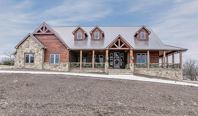 The front view of the Breathtaking Lodge-type House.