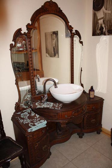 Vintage vanity sink with large mirrors