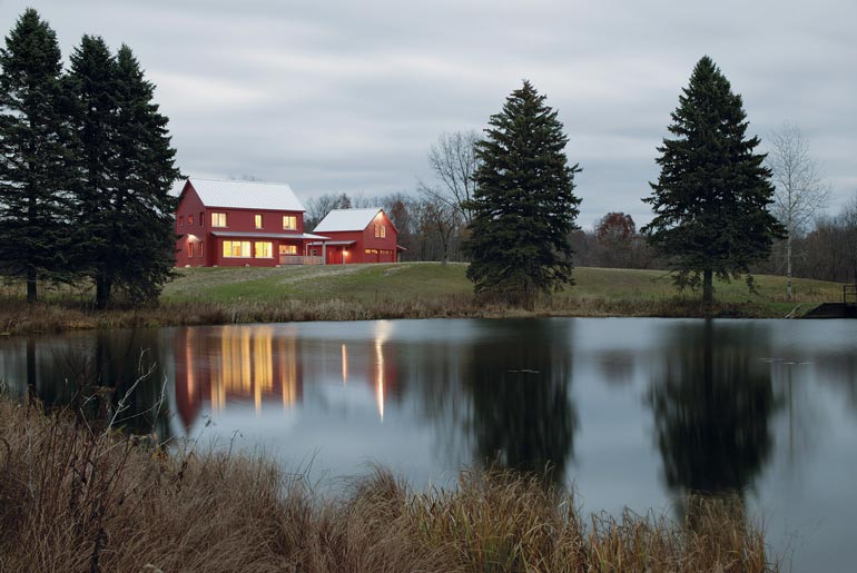 The rural farmhouse has a direct access to a beautiful lake.
