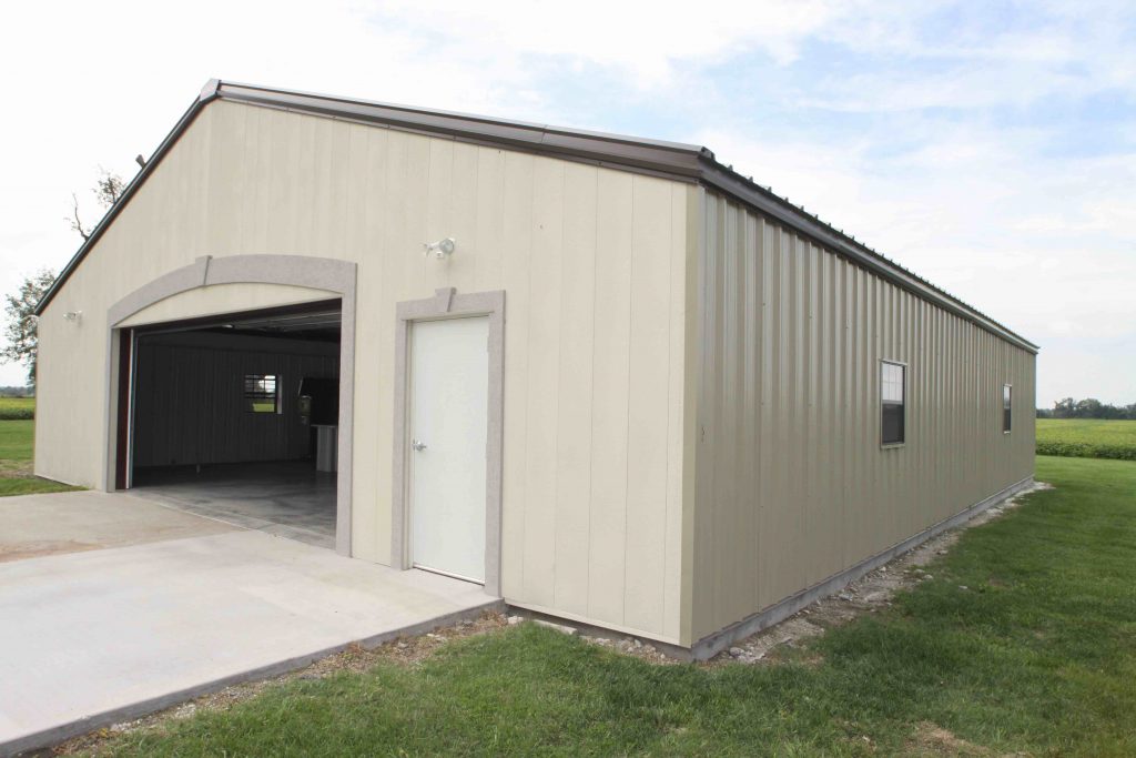 Metal building used for agricultural purposes in sandy cream colored exterior manufactured by Metallic Building Company