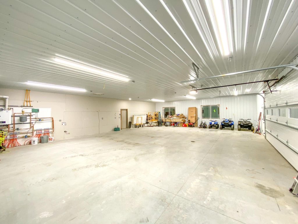 Spacious garage that can fit several cars