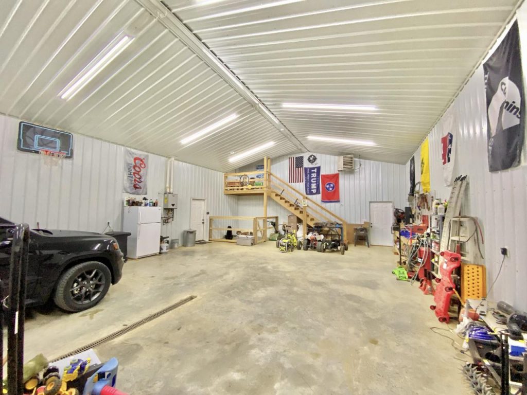 Garage with 1,500 sq. ft. of ample space for parking 2-3 cars.