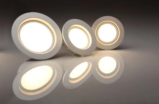 led light bulbs that are lit up and placed in a row around a dark room