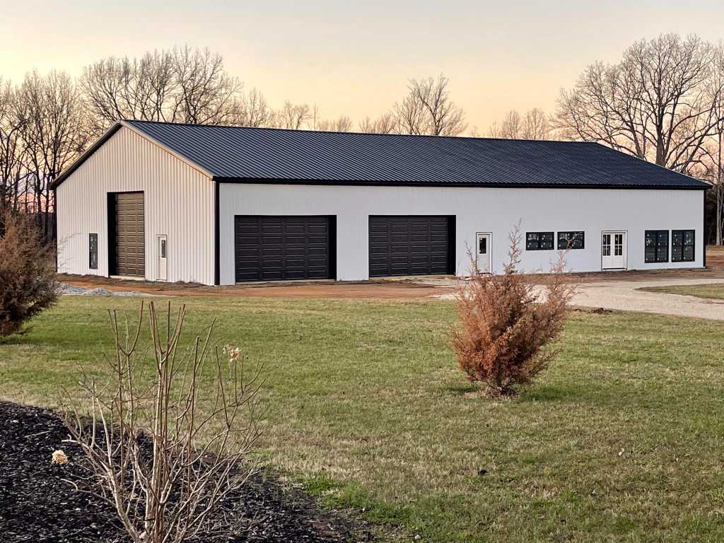 Sleek and perfectly aligned Shouse with a black and white exterior.