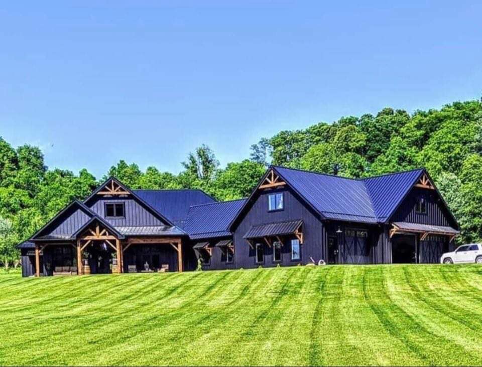 A massive beautiful black barndo farmhouse. Image via Barndominium Living Facebook group by Carline G.